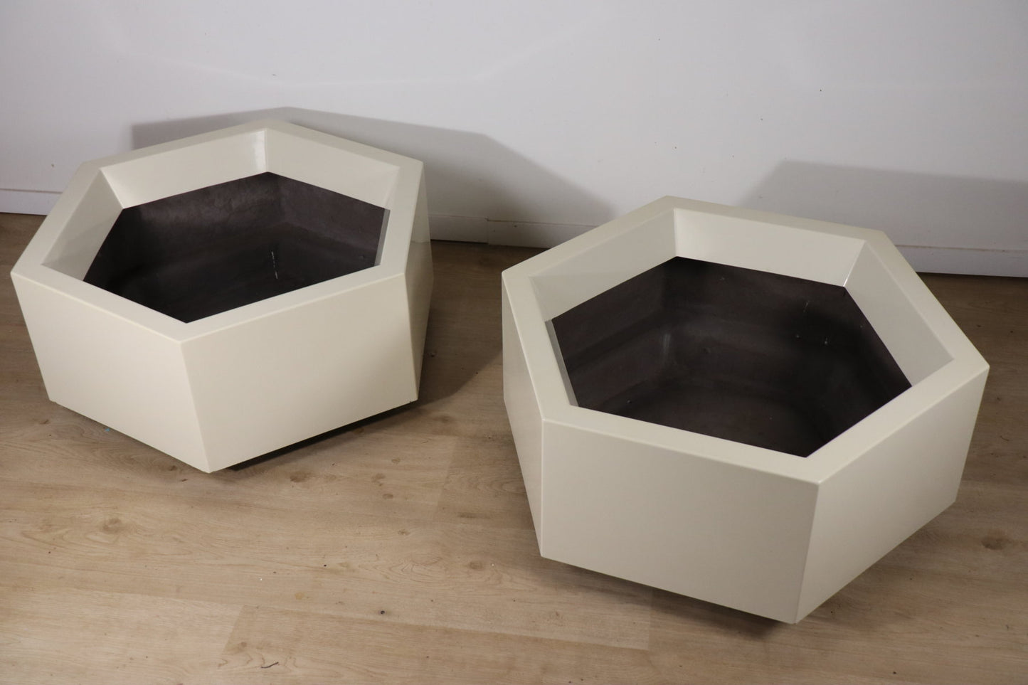 Paire de jardinières hexagonales en fibre de verre vintage – 1970