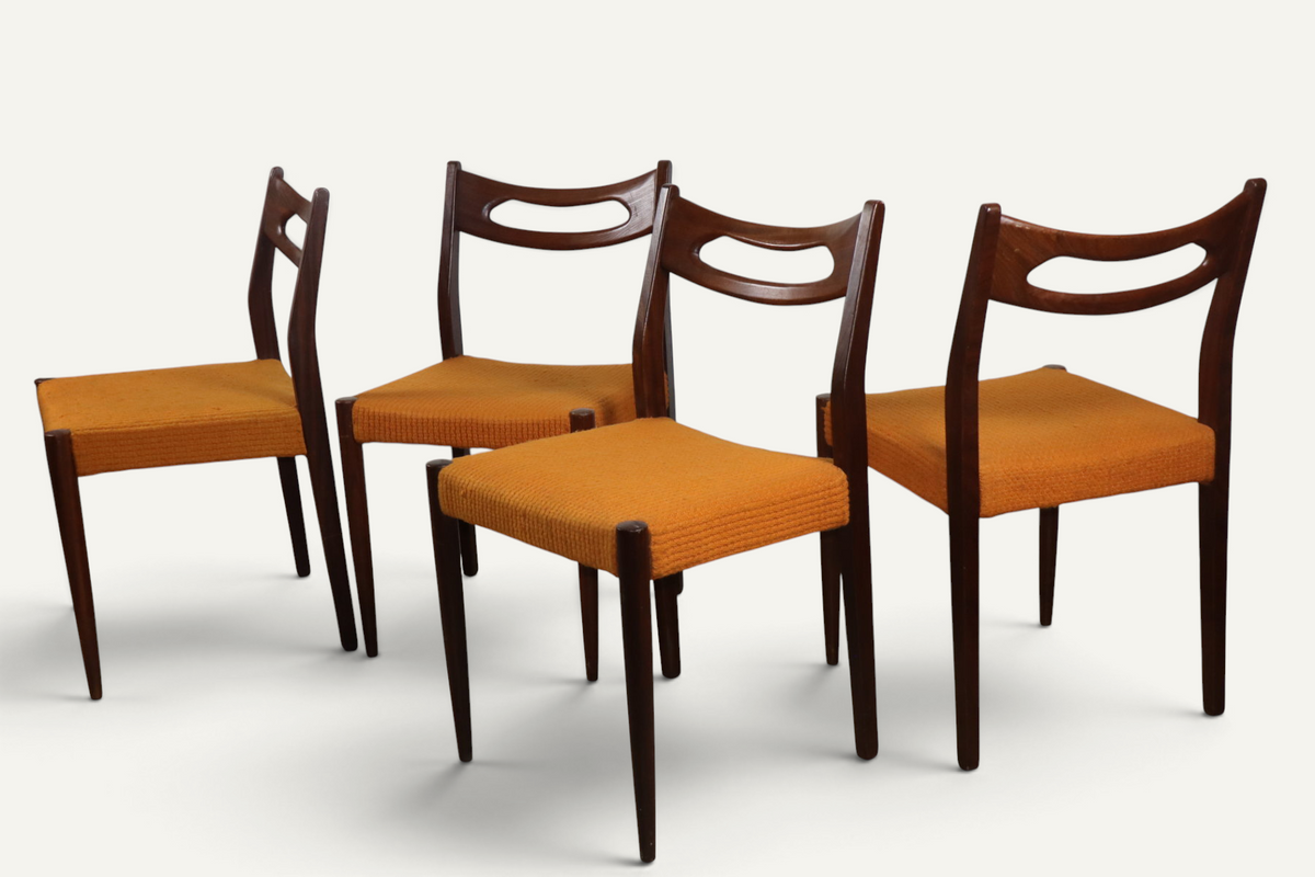 Série de 4 chaises vintage en teck et laine orange – années 60