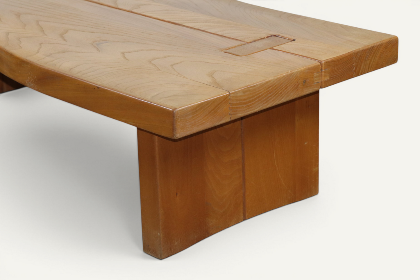 Table basse Regain en orme massif - Années 1970
