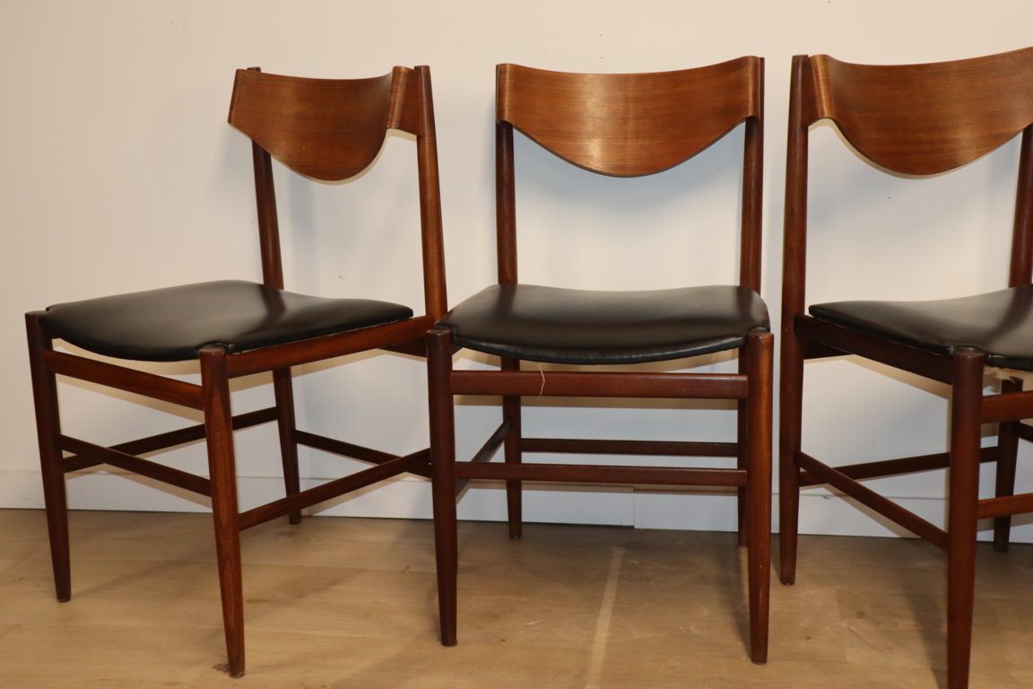 Série de 4 chaises italiennes par Gianfranco Frattini en teck, 1960