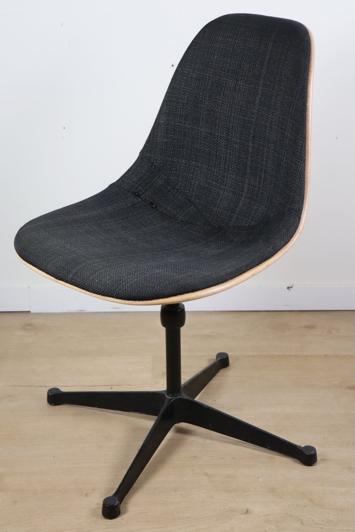 Chaise Eames Herman Miller - Fibre de verre pivotante réglable – 1960
