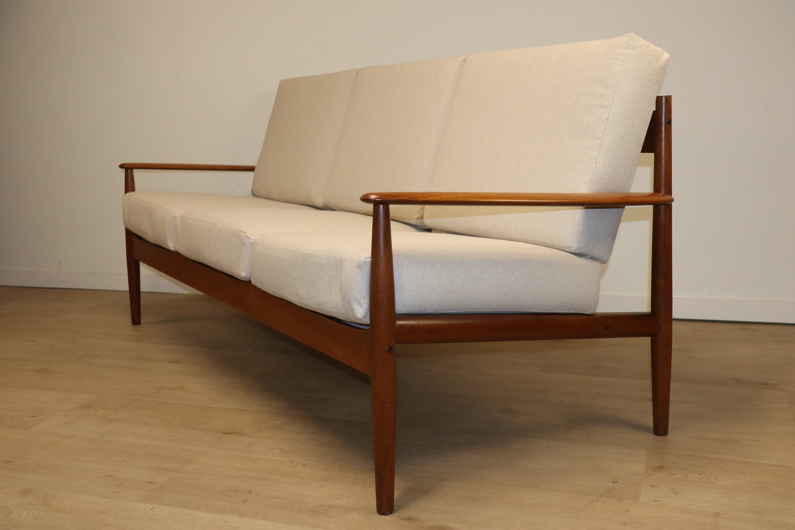 Canapé scandinave par Grete Jalk édition France & Son, 1960