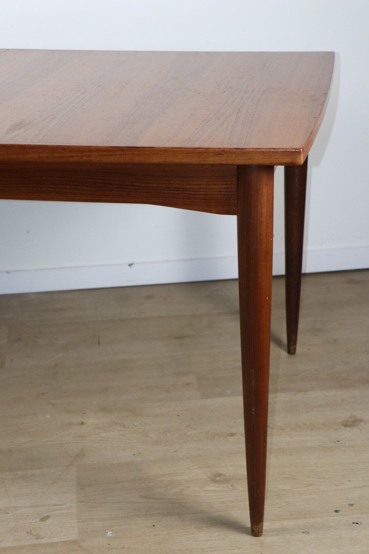 Table de repas scandinave extensible en teck – années 60