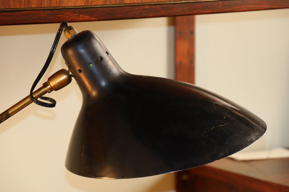 Lampe de bureau vintage en laiton et métal laqué noir, 1950