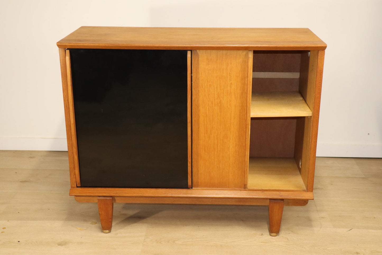 Meuble d'appoint vintage à portes coulissantes, 1960