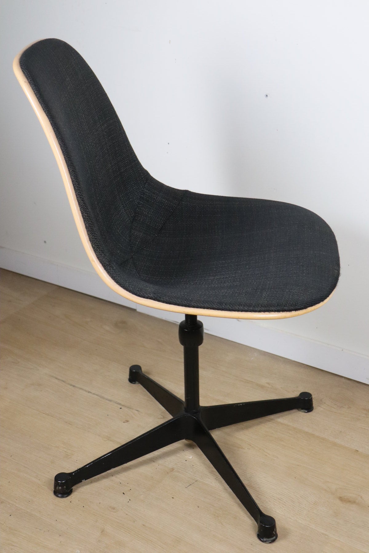 Chaise Eames Herman Miller - Fibre de verre pivotante réglable – 1960