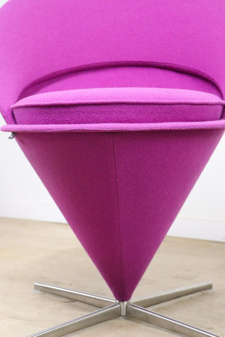 Chaise modèle « Cone Chair » Verner Panton édition Vitra