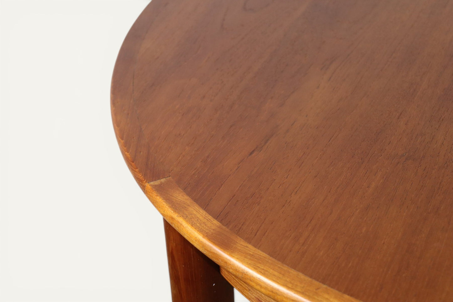 Table ronde de repas extensible danoise en teck – Années 1960