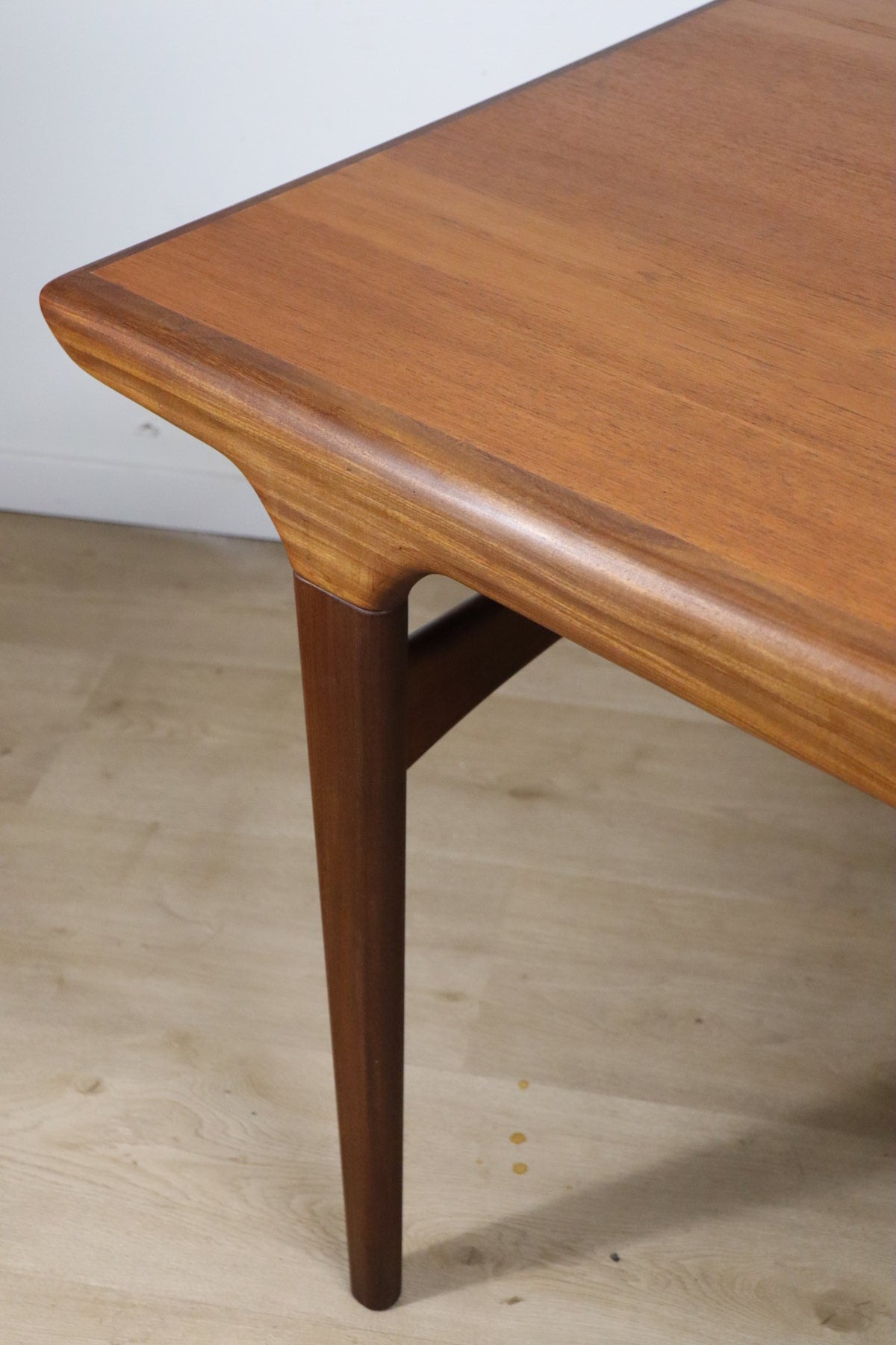 Table de repas scandinave par Johannes Andersen en teck, 1960
