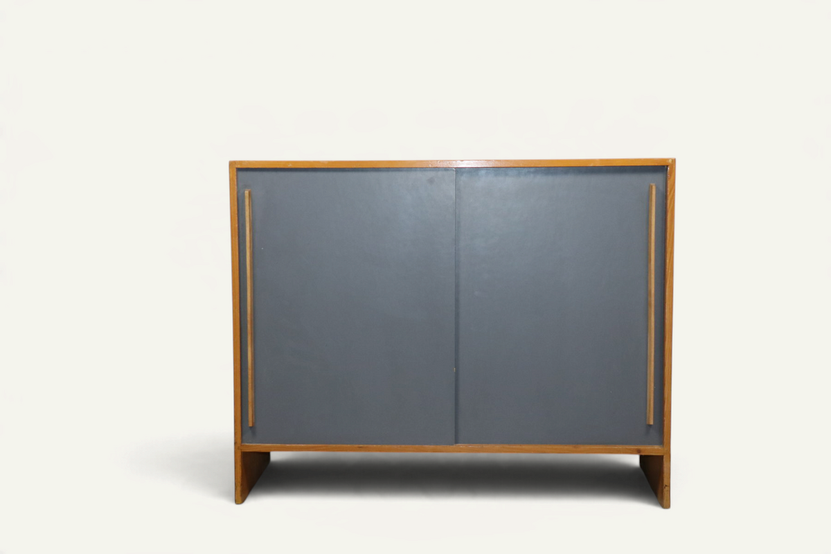 Meuble d’appoint vintage en bois à portes coulissantes – années 60