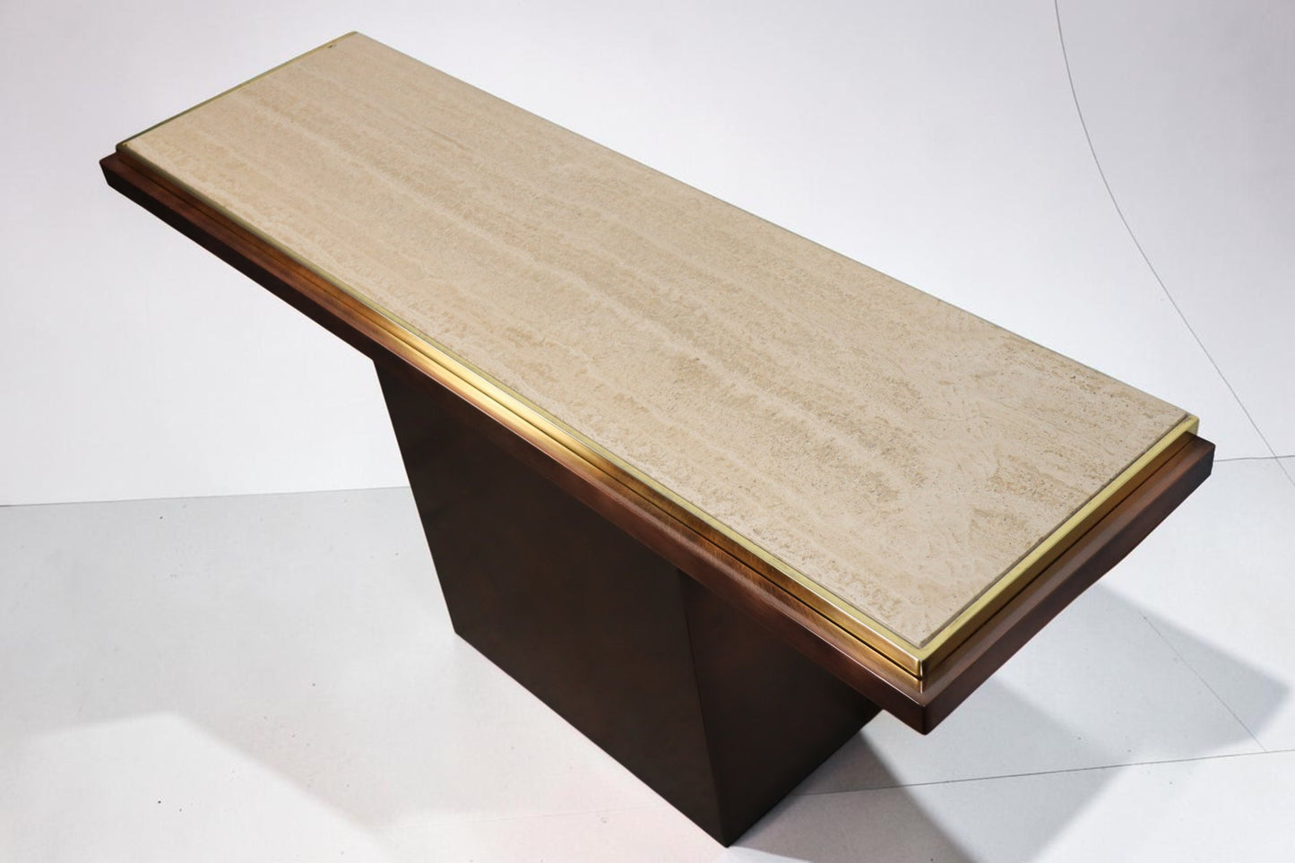 Console minimaliste en travertin et métal patiné — années 70