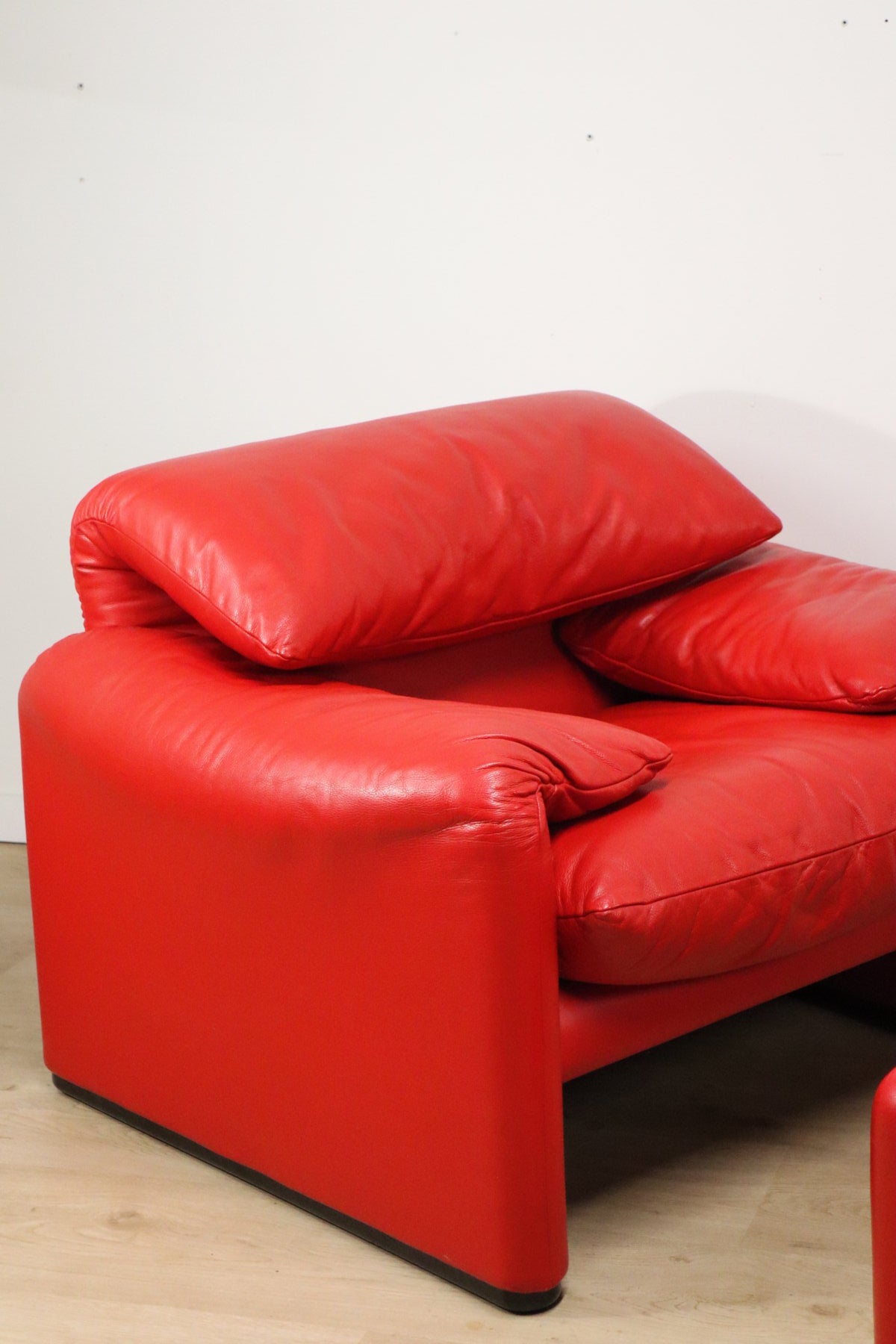 Fauteuil et ottoman Maralunga par Vico Magistretti pour Cassina