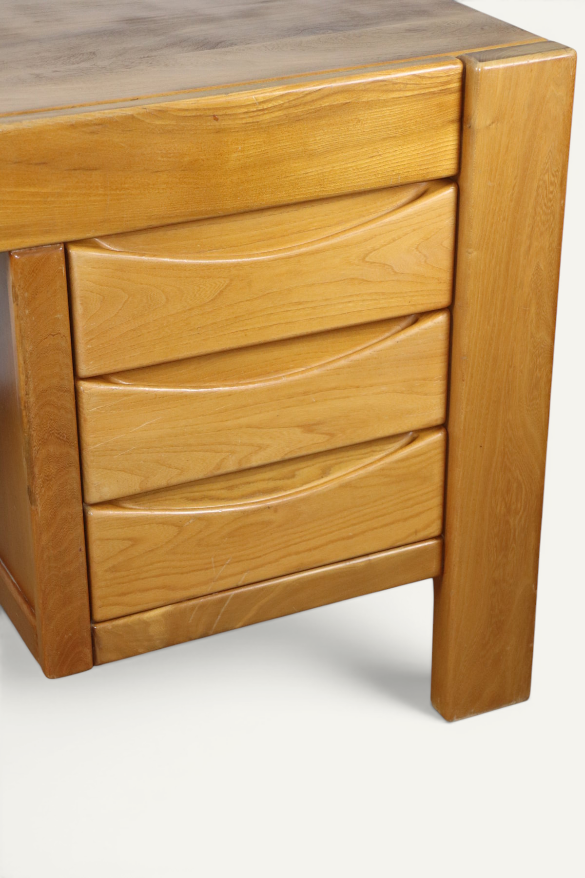 Bureau Regain en orme massif – Années 1970