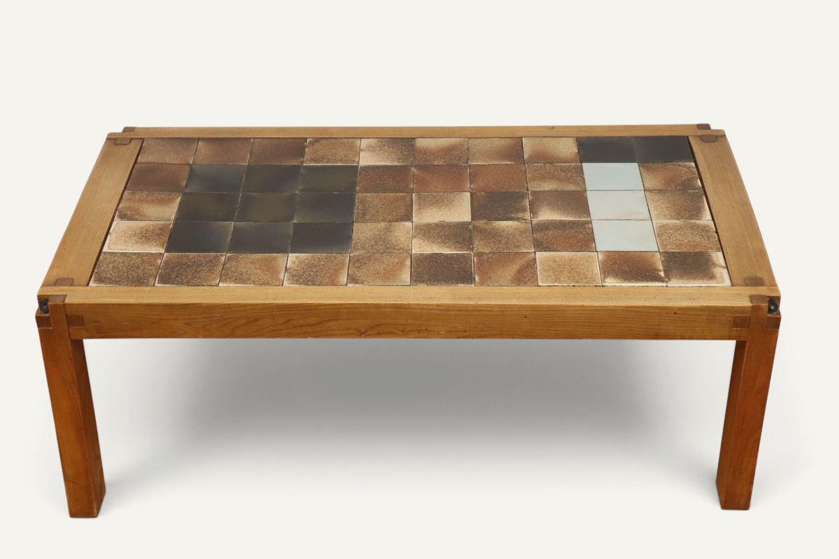 Table basse de Pierre Chapo en orme massif et céramique – vers 1960
