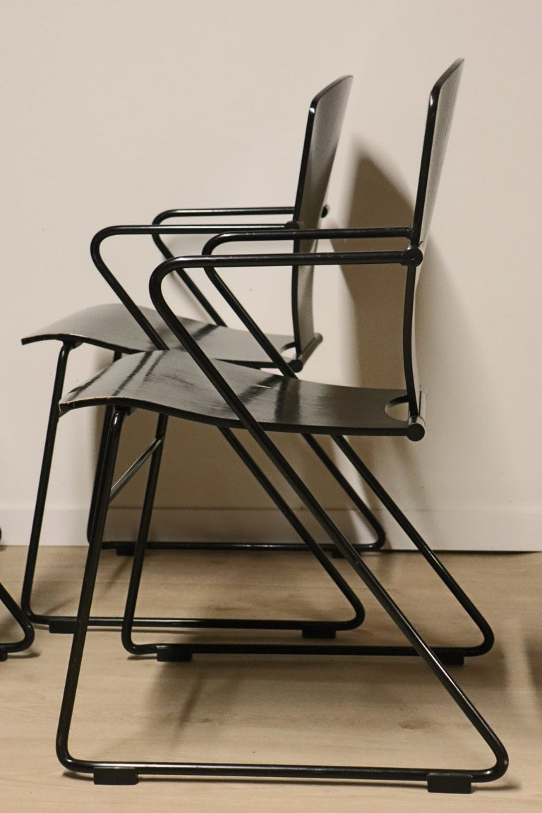 Série de 6 chaises minimaliste modèle "EGOA 300" par Josep Mora