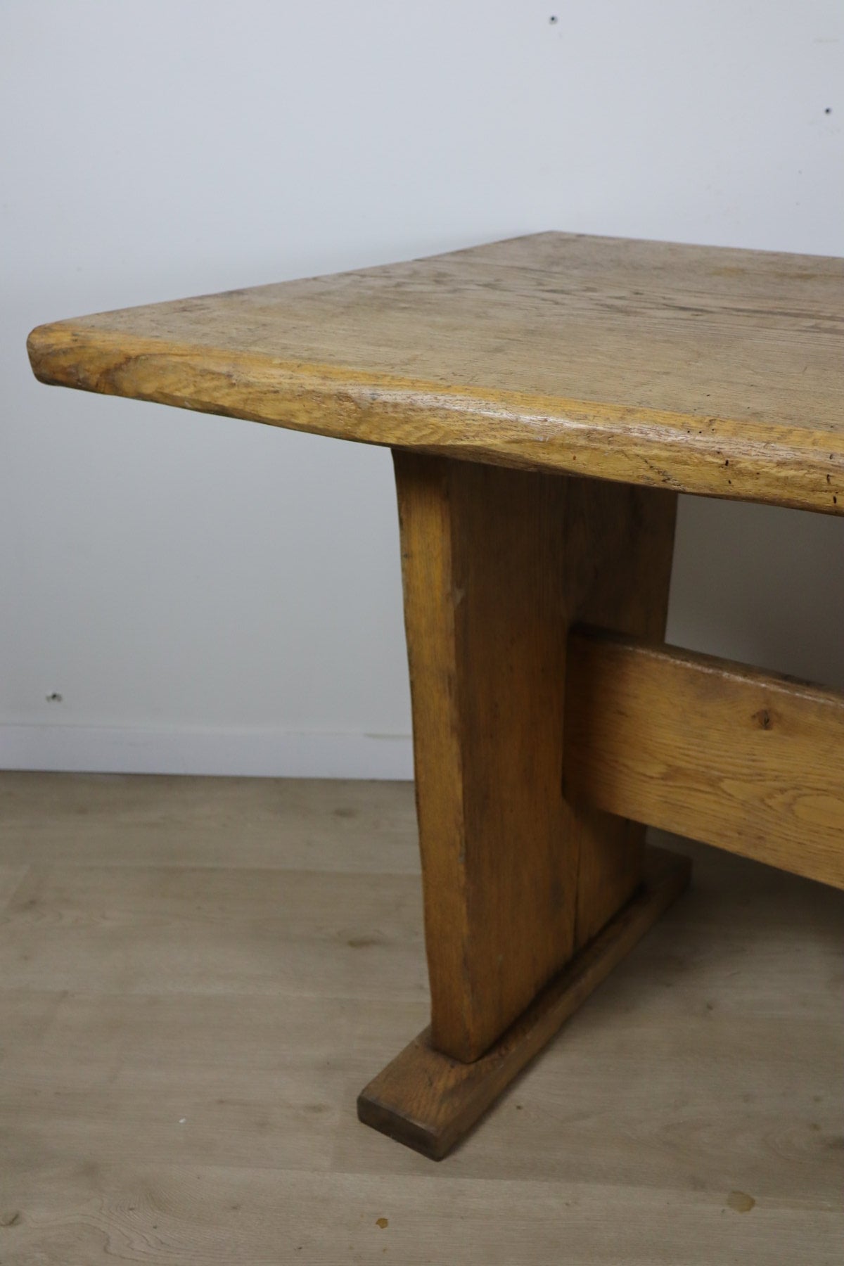 Table de repas brutaliste en bois massif - Années 50/60
