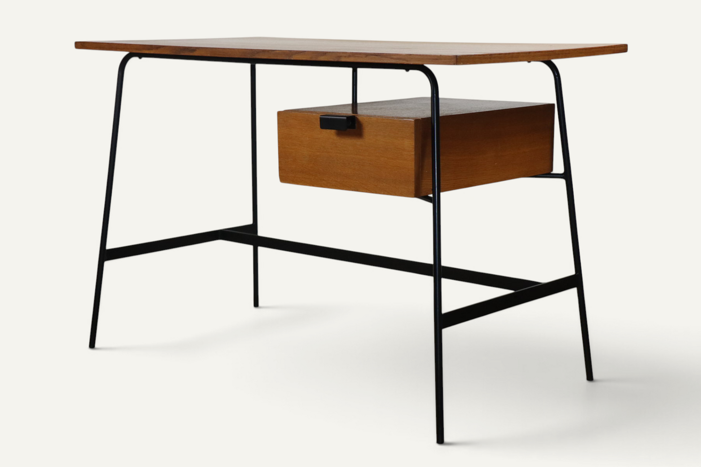 Bureau CM178 Pierre Paulin pour Thonet en chêne et métal noir – Années 1950