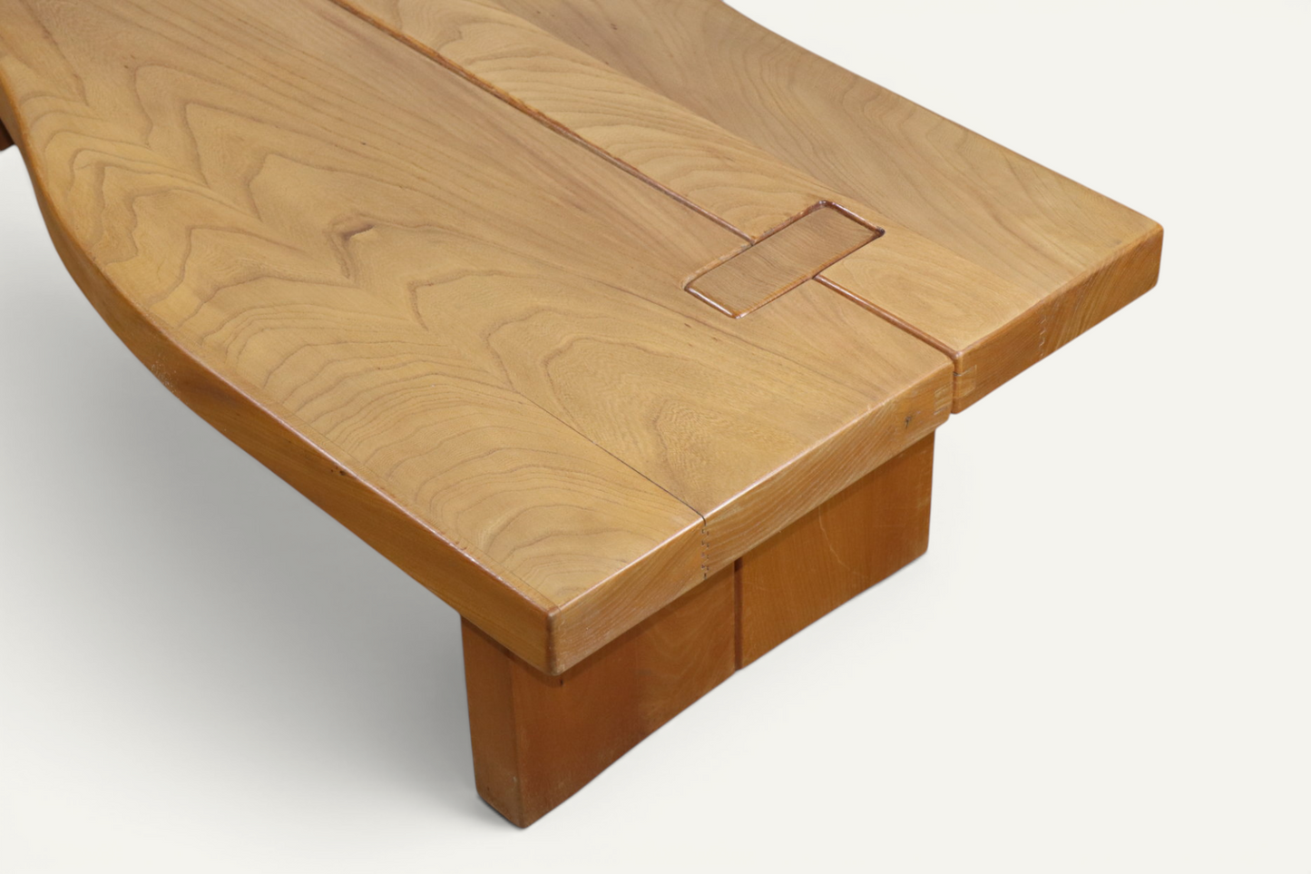 Table basse Regain en orme massif - Années 1970