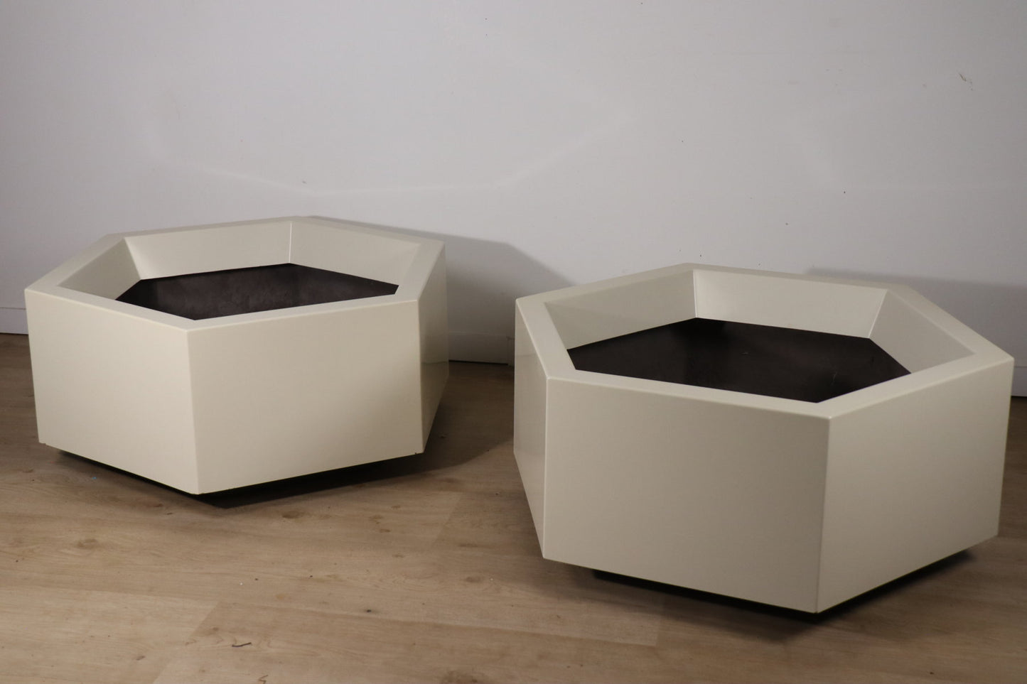 Paire de jardinières hexagonales en fibre de verre vintage – 1970