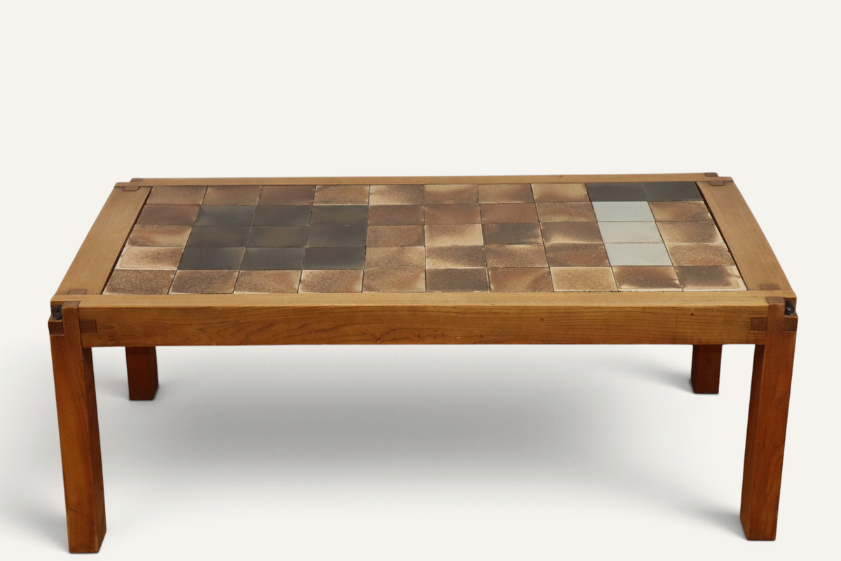 Table basse de Pierre Chapo en orme massif et céramique – vers 1960