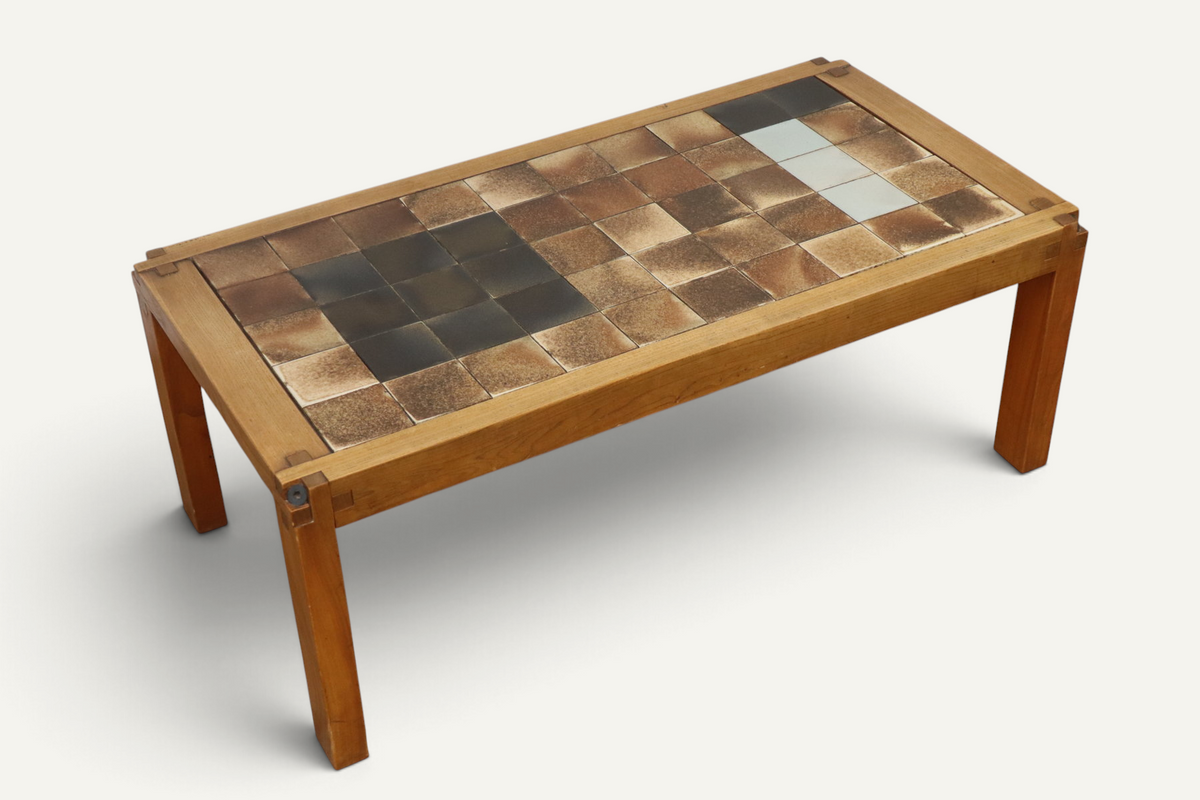 Table basse de Pierre Chapo en orme massif et céramique – vers 1960