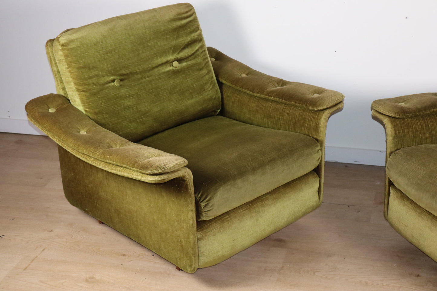 Paire de fauteuils vintage en velours – Années 60
