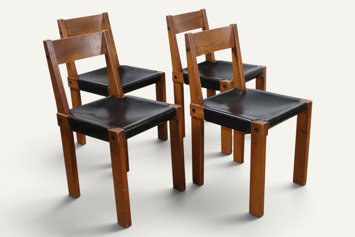 Série de 4 chaises S24 de Pierre Chapo – Orme massif et cuir noir – 1970