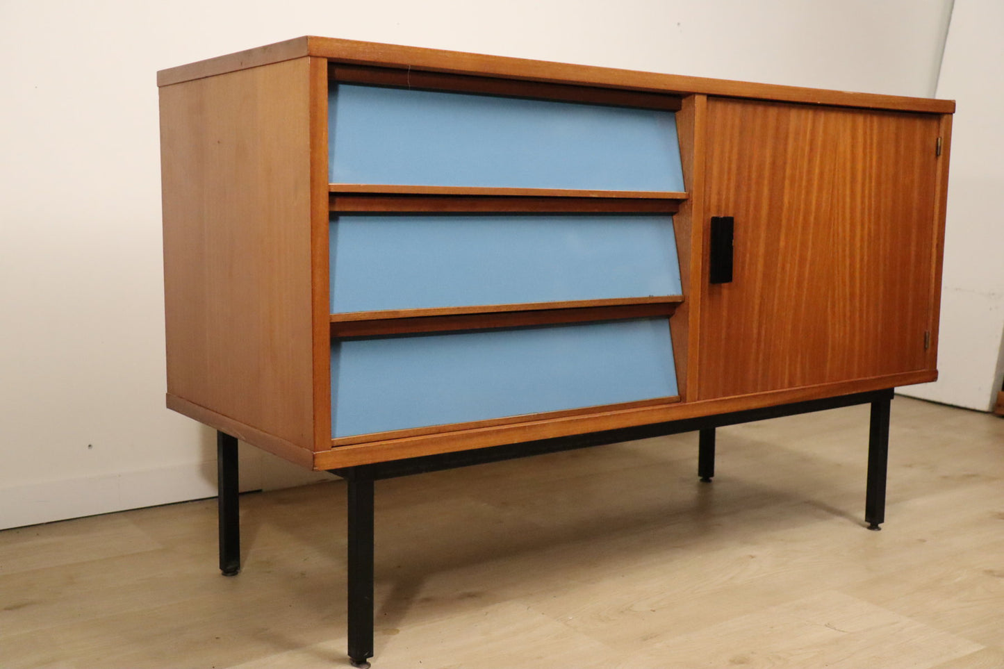 Vintage modernist teak sideboard – 1960