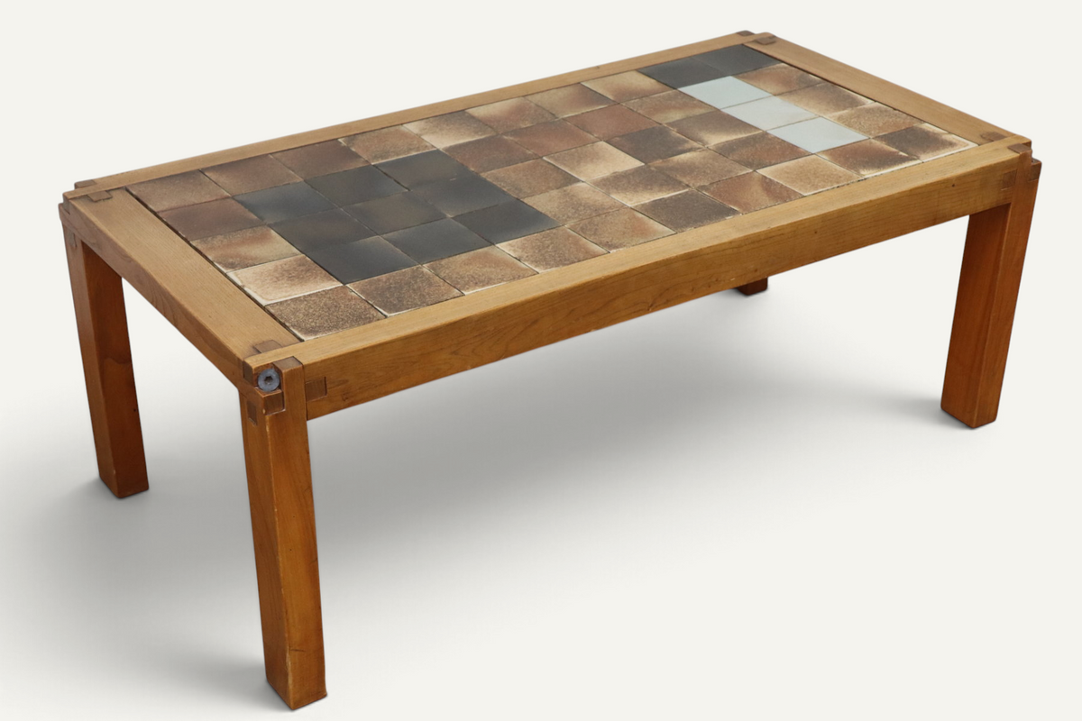 Table basse de Pierre Chapo en orme massif et céramique – vers 1960