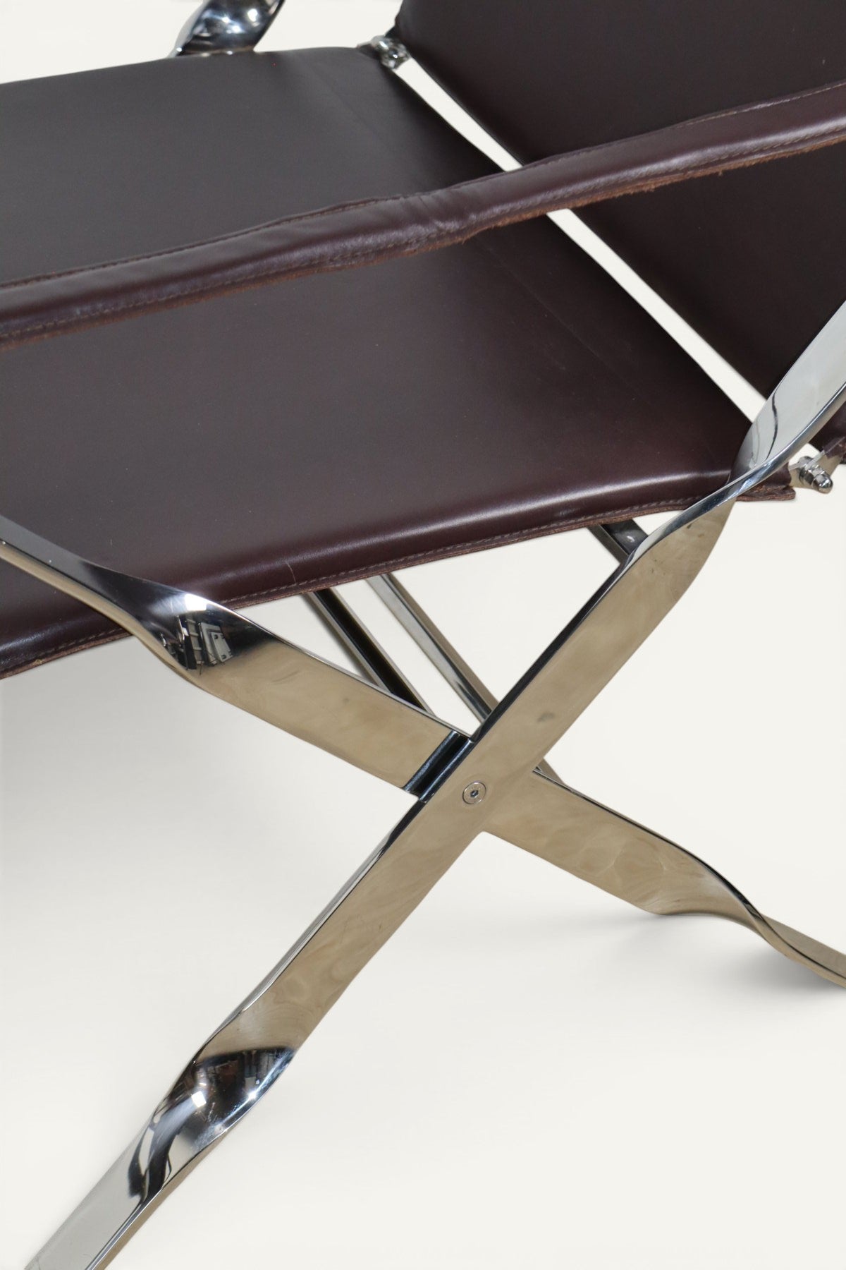 Paire de fauteuils en cuir et métal chromé, Italie - 1970