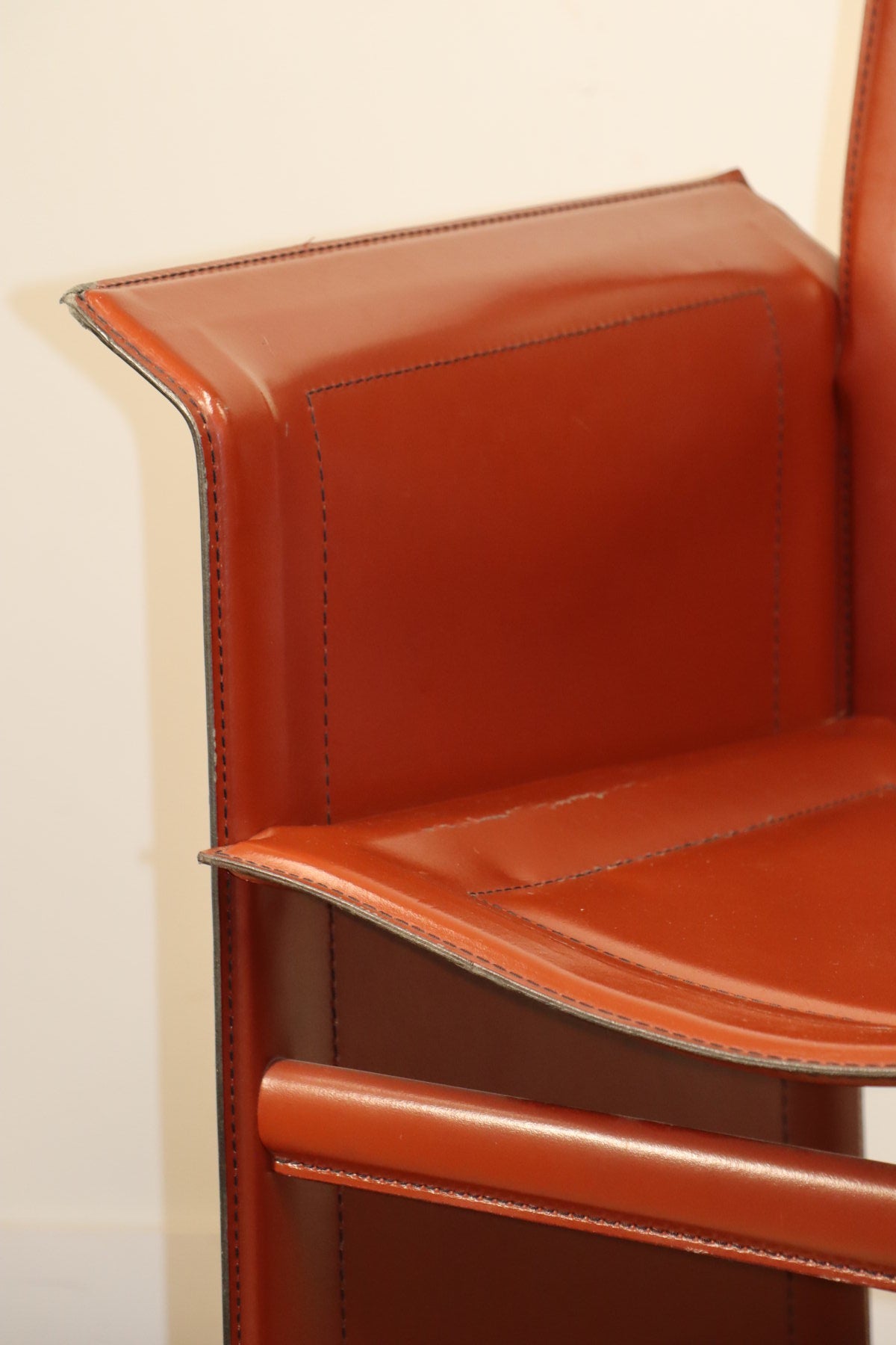 Fauteuil en cuir design minimaliste