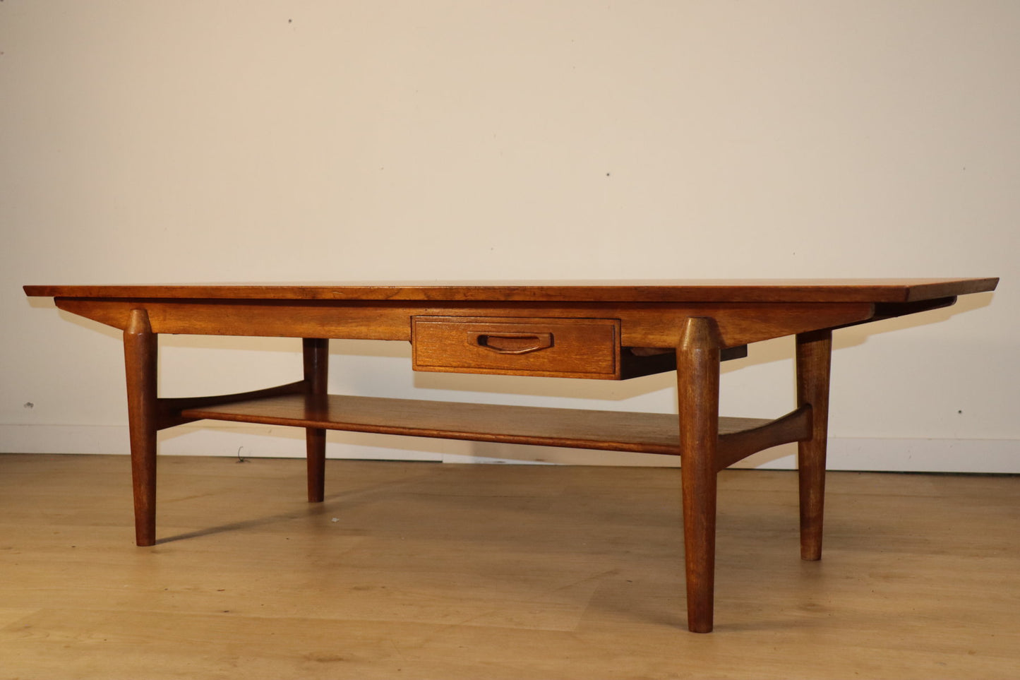 Table basse scandinave en teck années 60