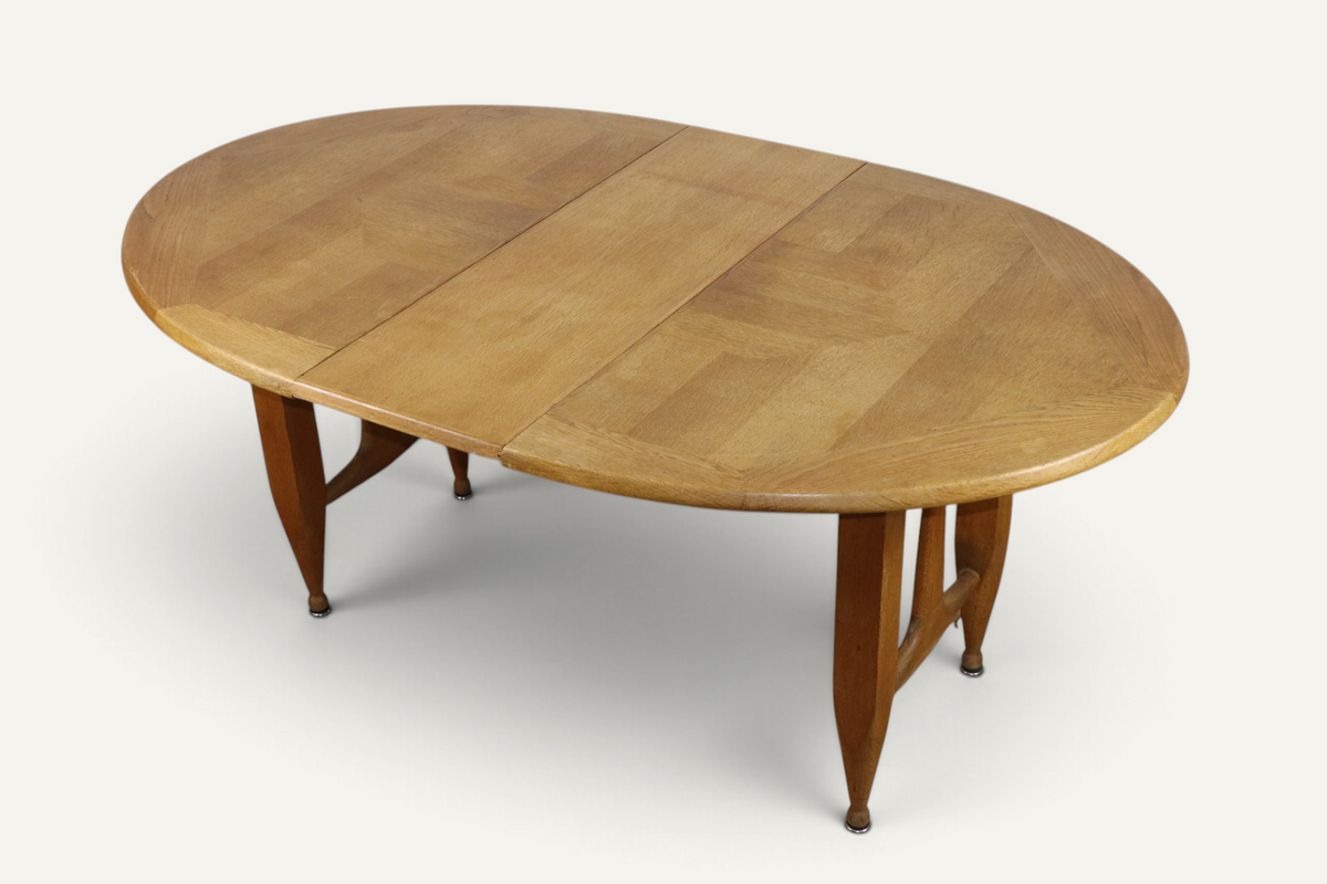 Table de repas extensible en chêne par Guillerme et Chambron - Années 1960