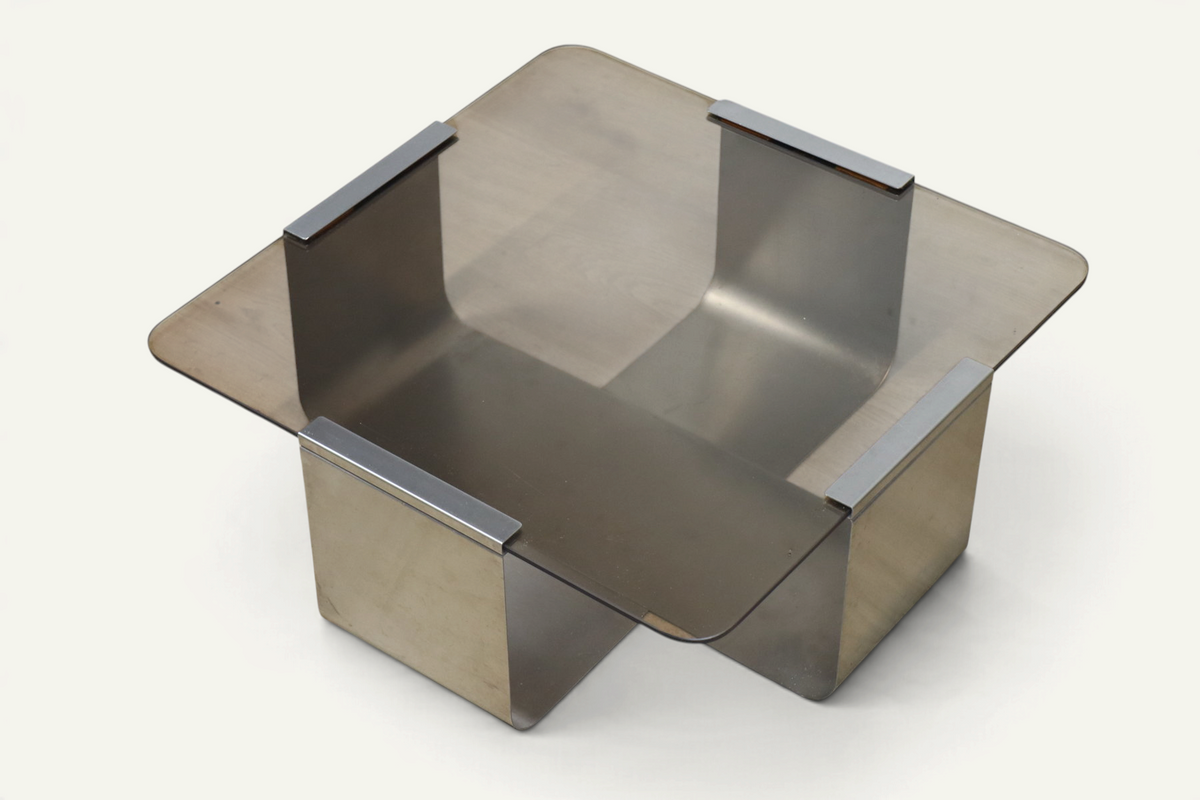 Table basse acier brossé et verre fumé, d'après François Monnet – années 70