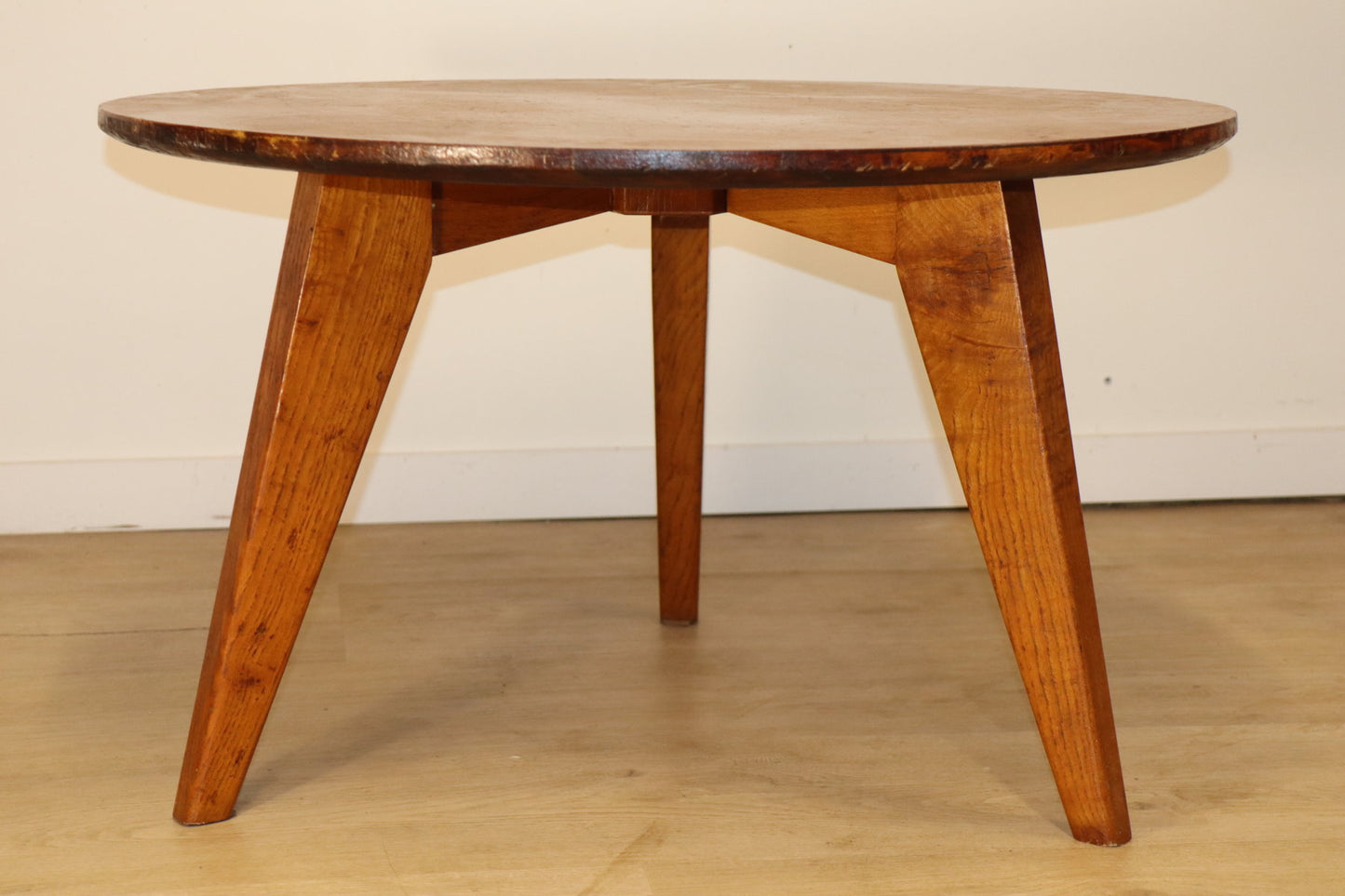 Table basse tripode en chêne années 50