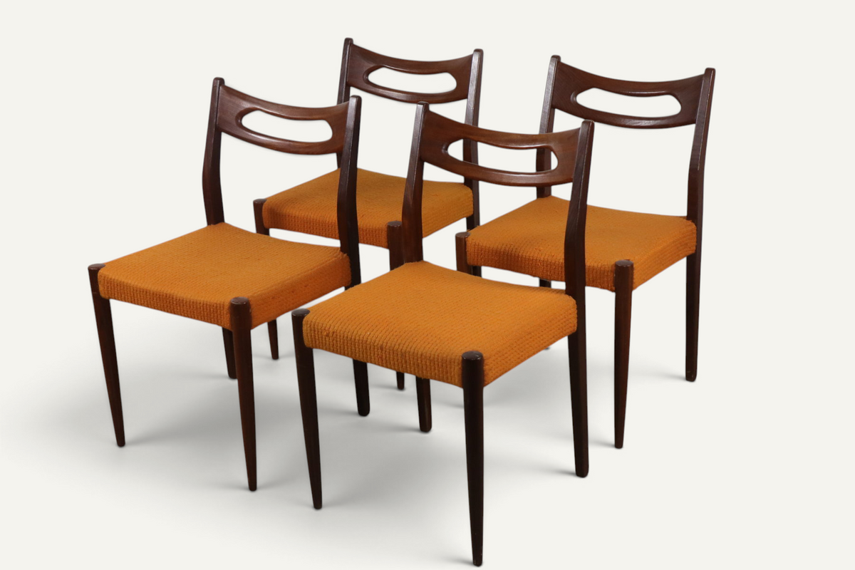 Série de 4 chaises vintage en teck et laine orange – années 60