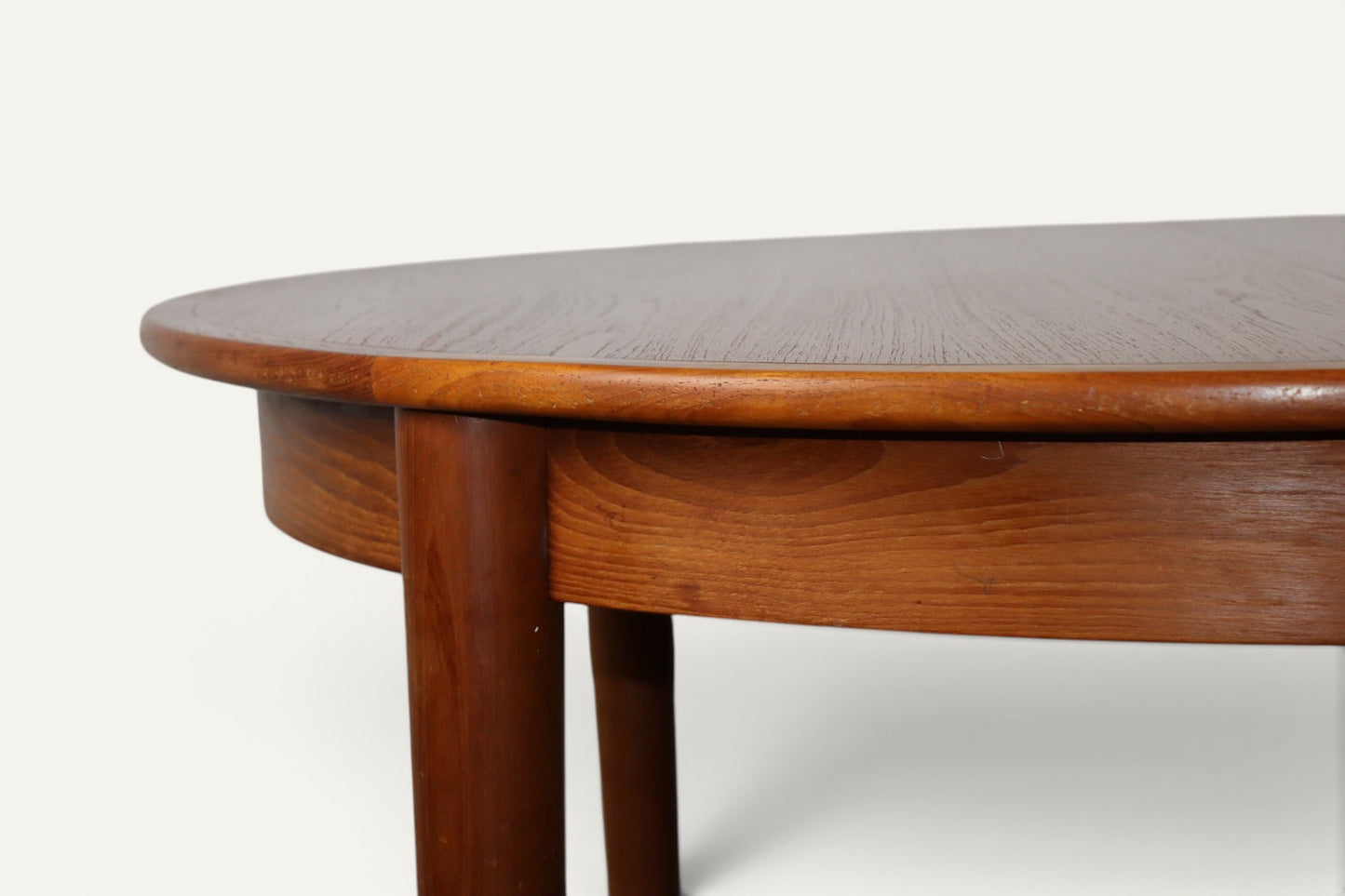 Table ronde de repas extensible danoise en teck – Années 1960