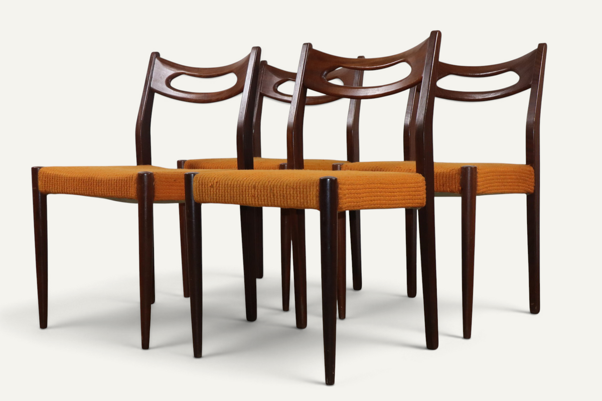 Série de 4 chaises vintage en teck et laine orange – années 60