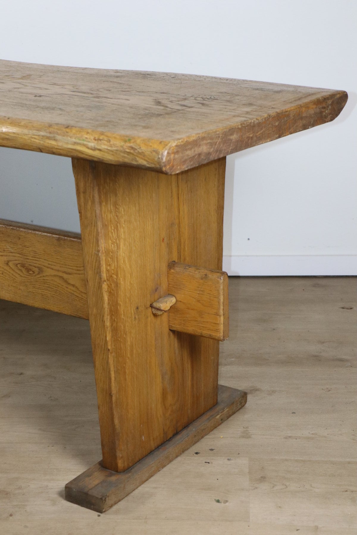 Table de repas brutaliste en bois massif - Années 50/60