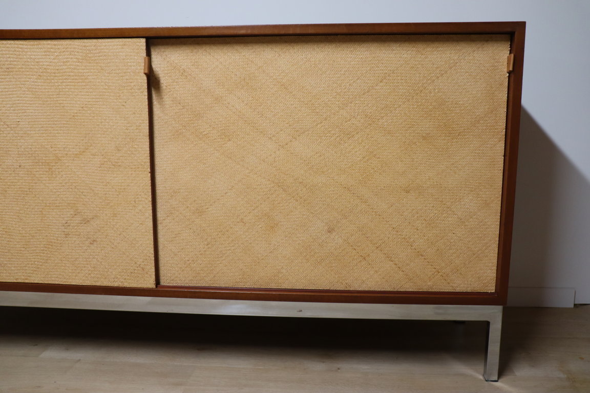 Enfilade vintage par Florence Knoll en acajou et raphia, 1970