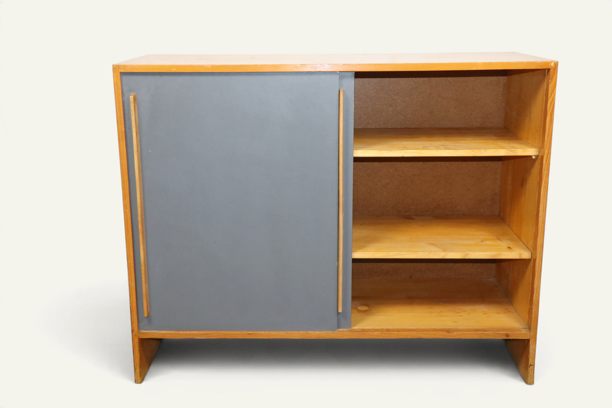 Meuble d’appoint vintage en bois à portes coulissantes – années 60