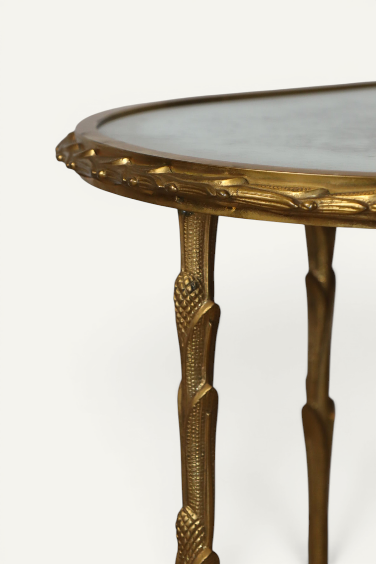 Table basse Maison Baguès en bronze doré et miroir vieilli – Années 1950