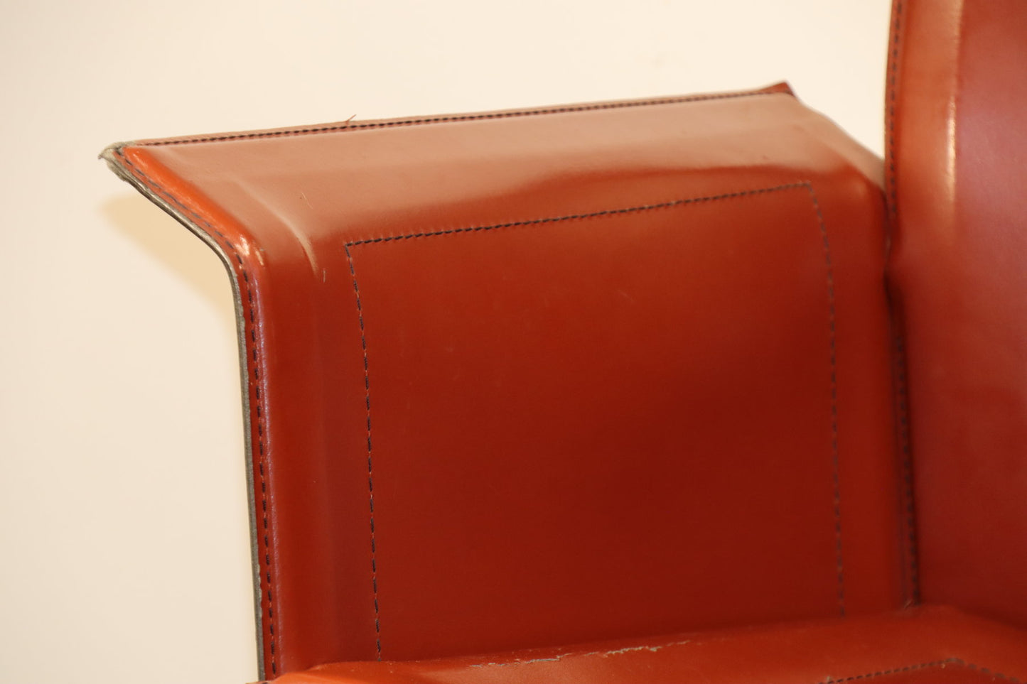 Fauteuil en cuir design minimaliste