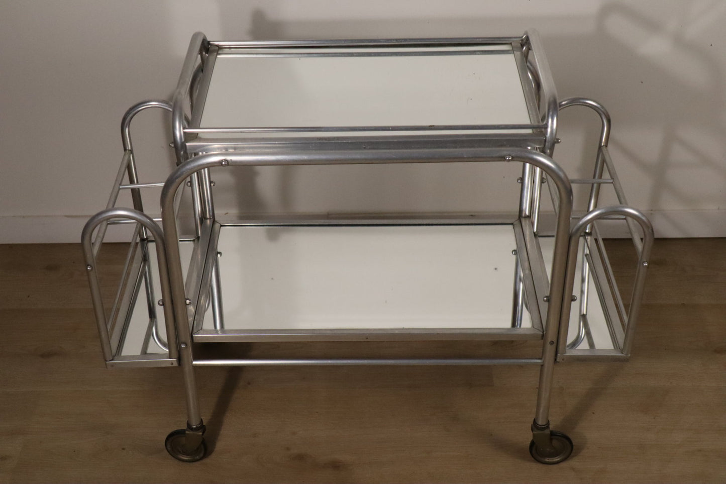 Desserte roulante vintage années 70 en métal chromé et verre miroir