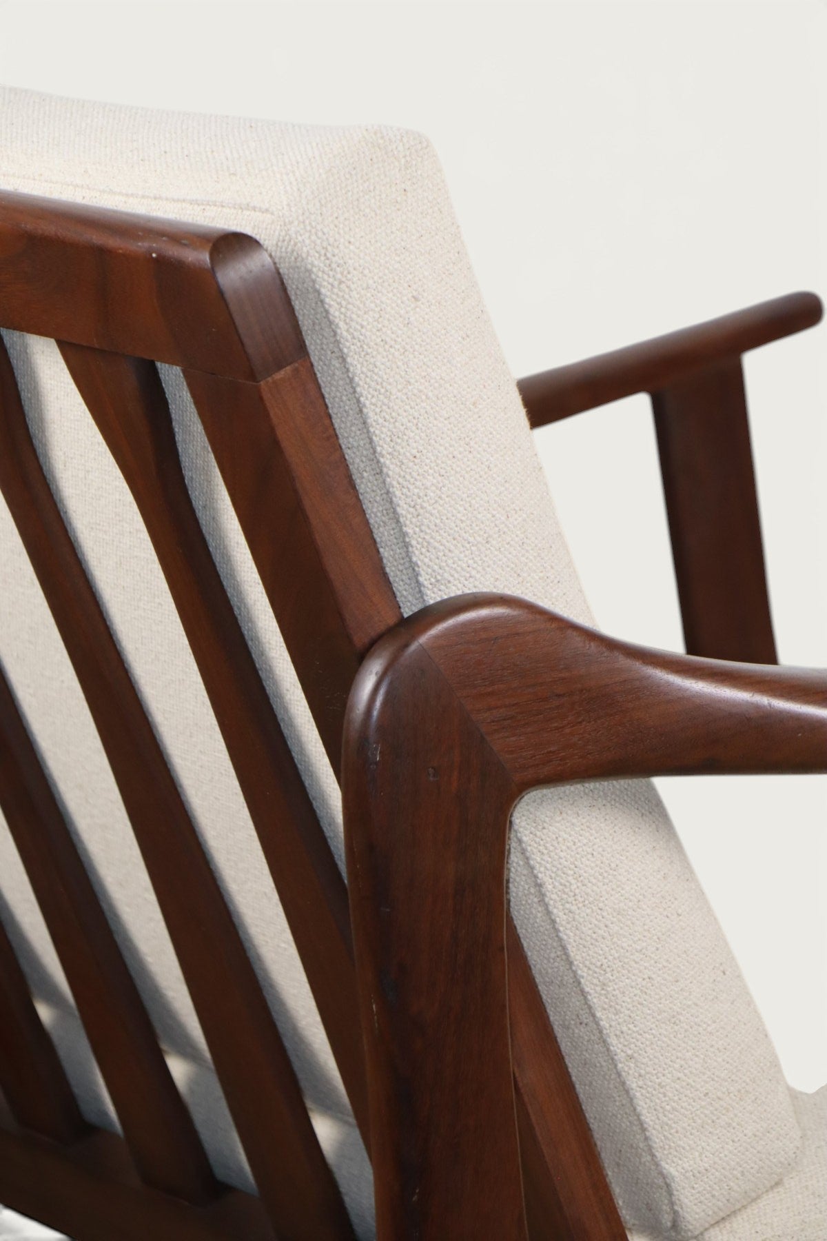 Fauteuil lounge scandinave en teck massif, années 1960