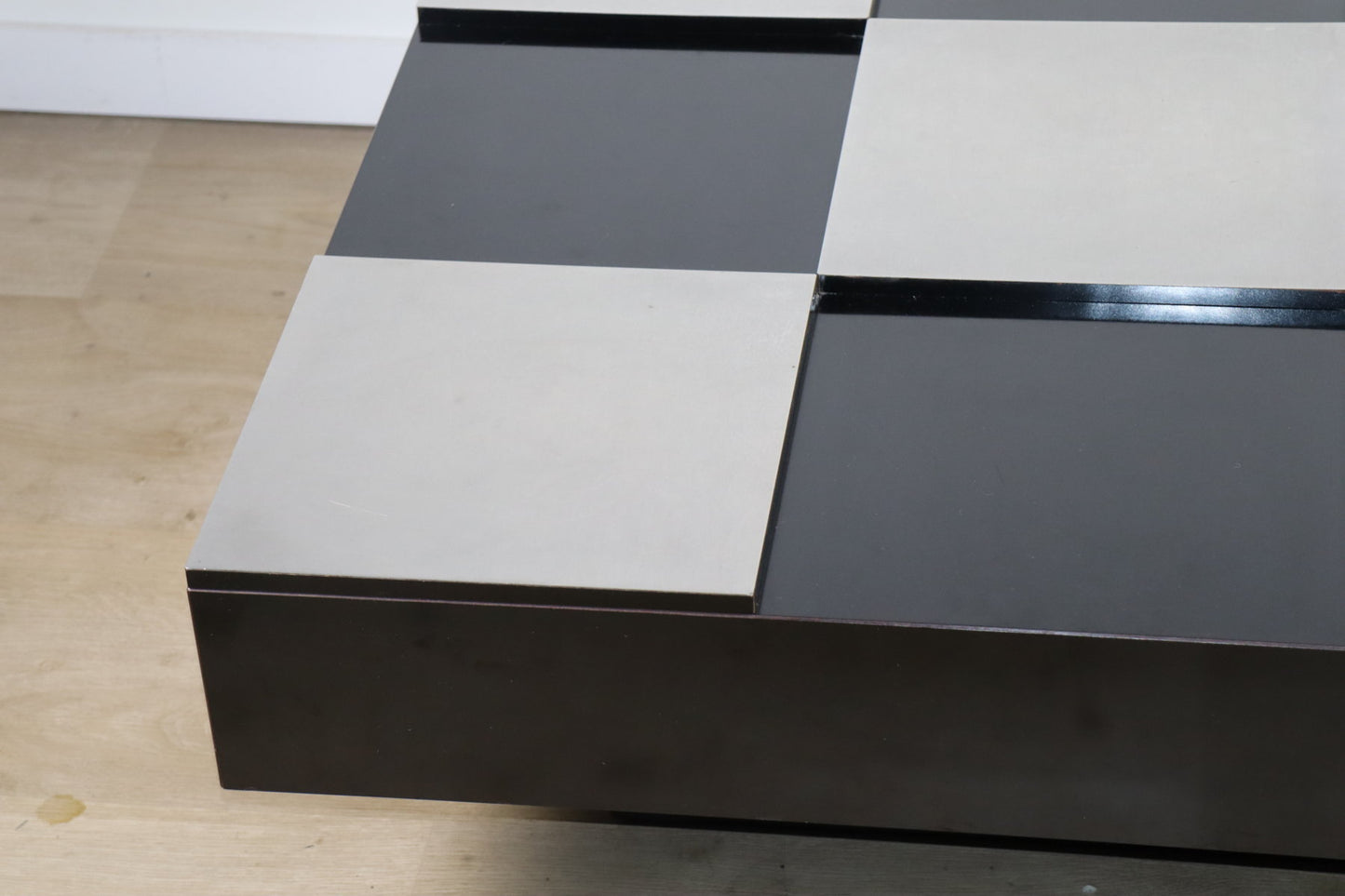 Table basse vintage en bois laqué et aluminium - Années 70