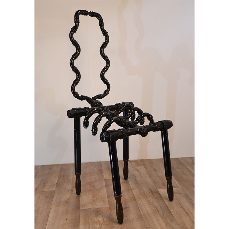 Chaise "squellette" contemporaine en acier laqué noir