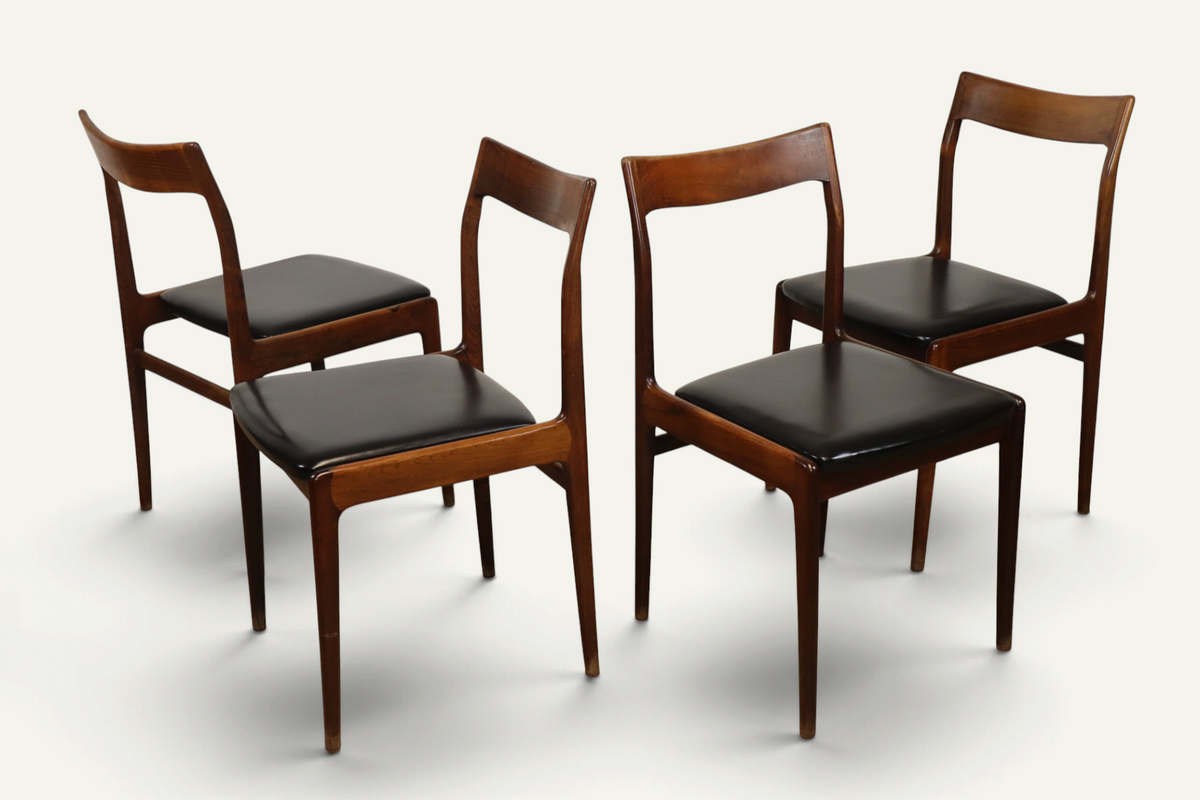 Série de 4 chaises vintage en teck et skaï noir – années 1960