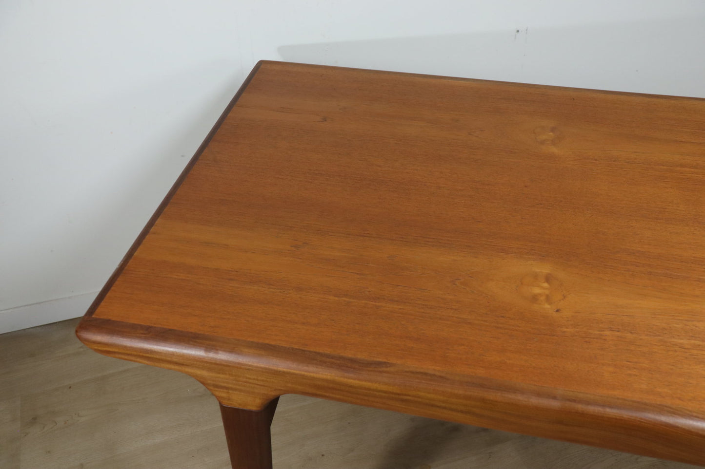 Table de repas scandinave par Johannes Andersen en teck, 1960