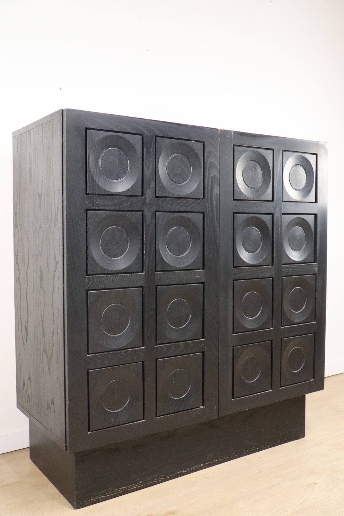 Cabinet buffet brutaliste sculpturale en bois noirci, 1970